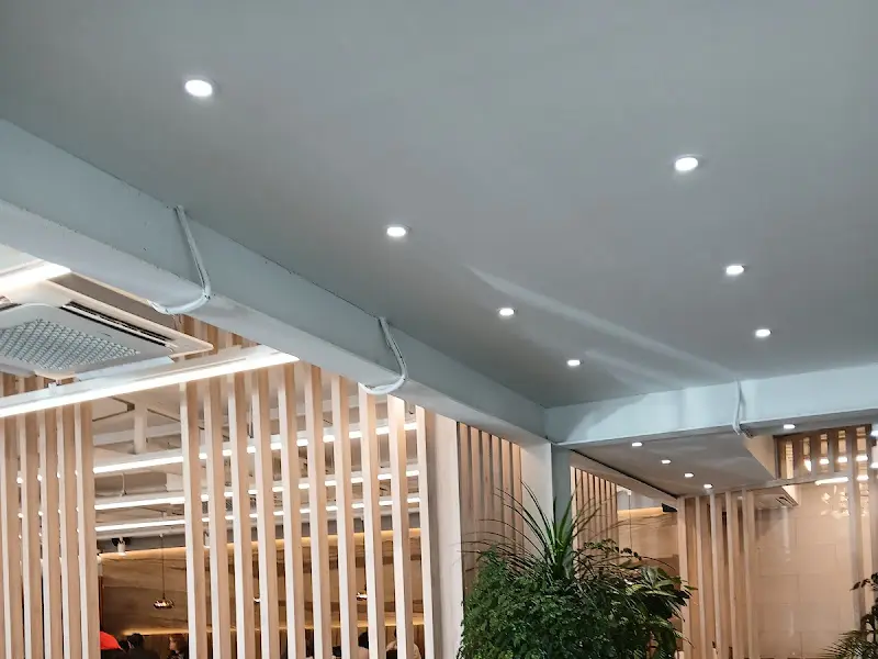 깔끔하고 넓은 실내