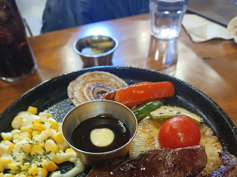 육즙 가득한 스테이크