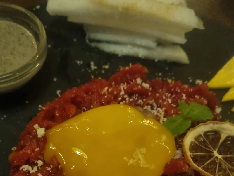 황홀한 비주얼의 육회 타르타르