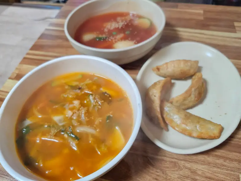 짬뽕 국물과 군만두