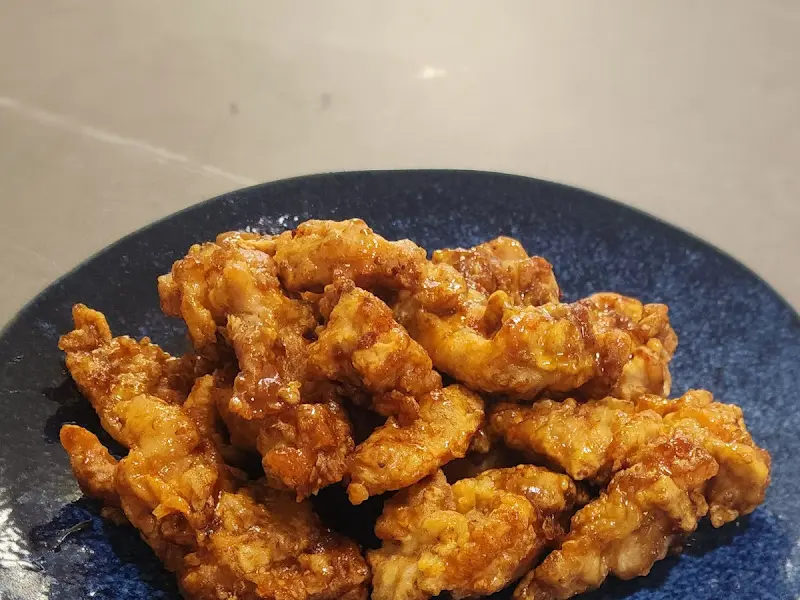 윤기 좔좔 흐르는 달콤한 닭강정