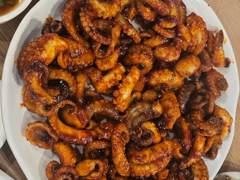 매콤한 양념에 버무려진 쭈꾸미