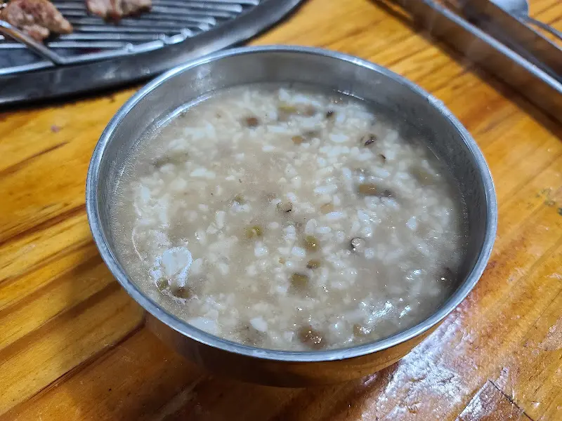 마무리로 제공되는 오리죽