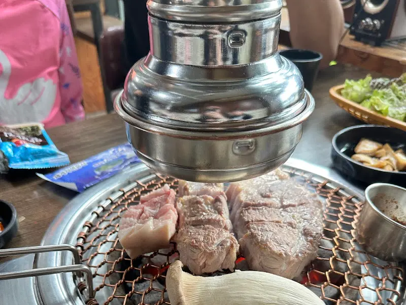 노릇하게 익은 흑돼지