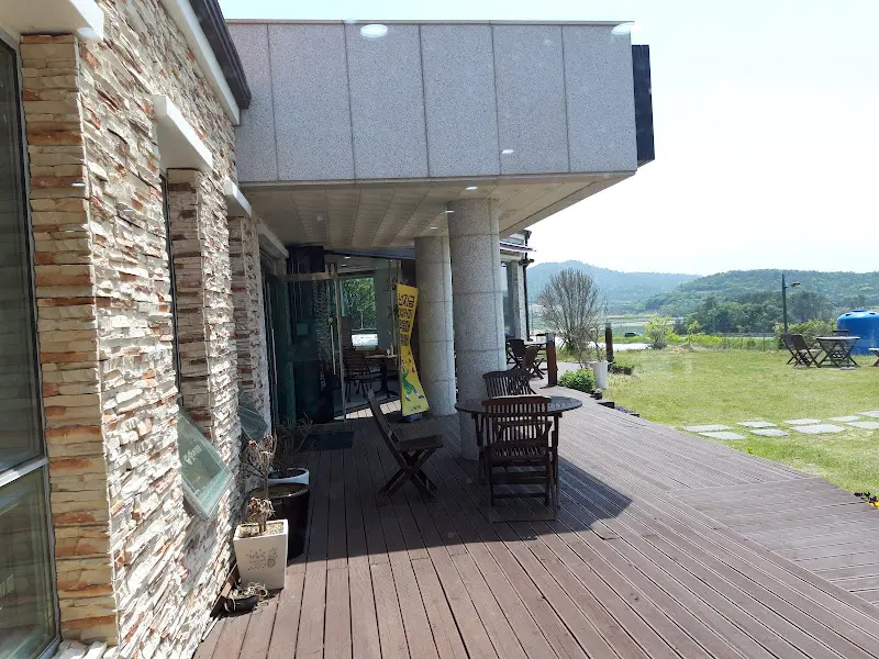 맛나제 외부 테라스