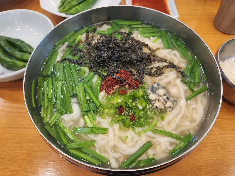 재첩 칼국수 전체샷