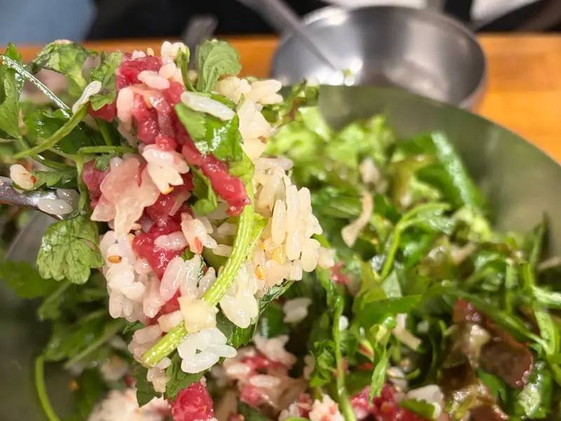 육회비빔밥 한입