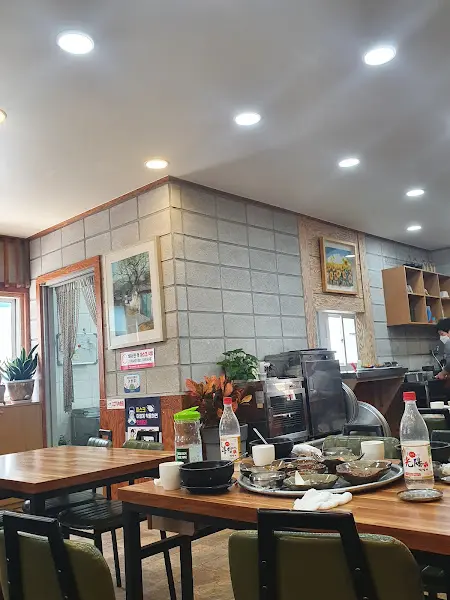 명가국밥 내부 전경