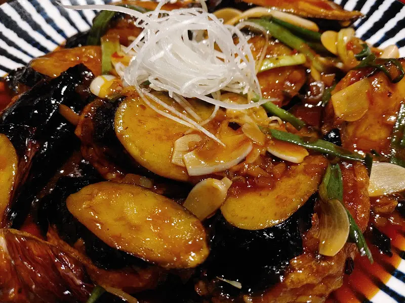 윤기가 자르르 흐르는 가지 요리