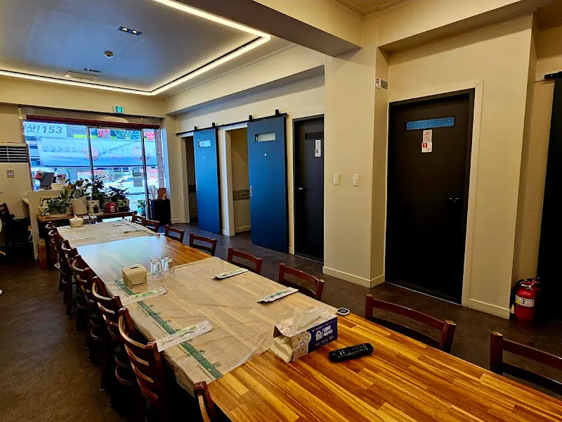 넓은 식당 내부