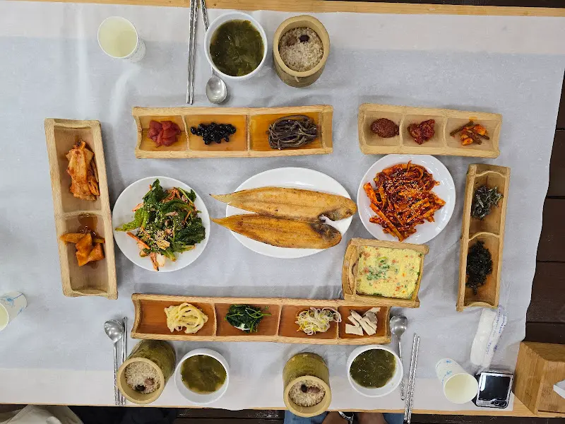 정갈하게 차려진 한 상