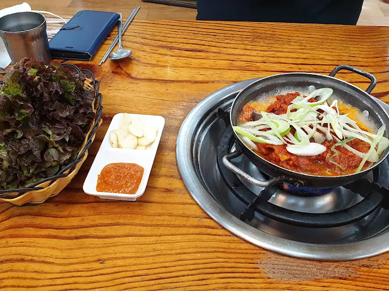 불판 위의 제육볶음