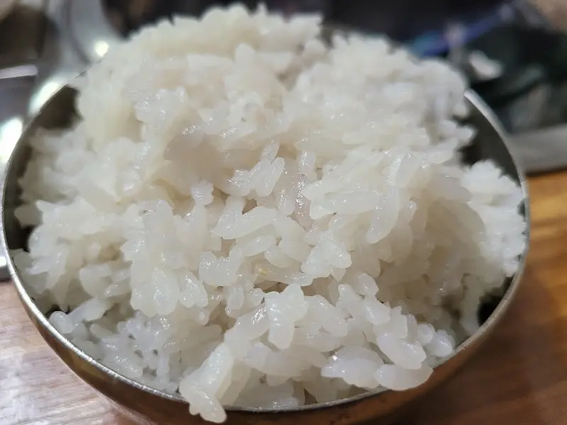 윤기가 흐르는 밥