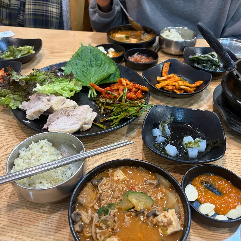 뽕나무집 보쌈 정식 한 상 차림