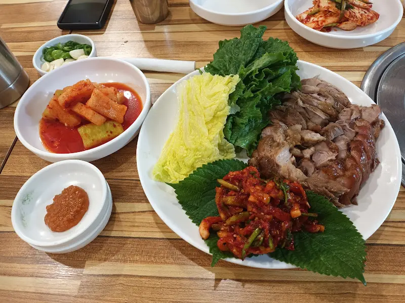 푸짐한 보쌈 한 상 차림