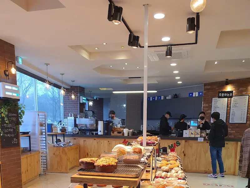 빵이 진열된 모습