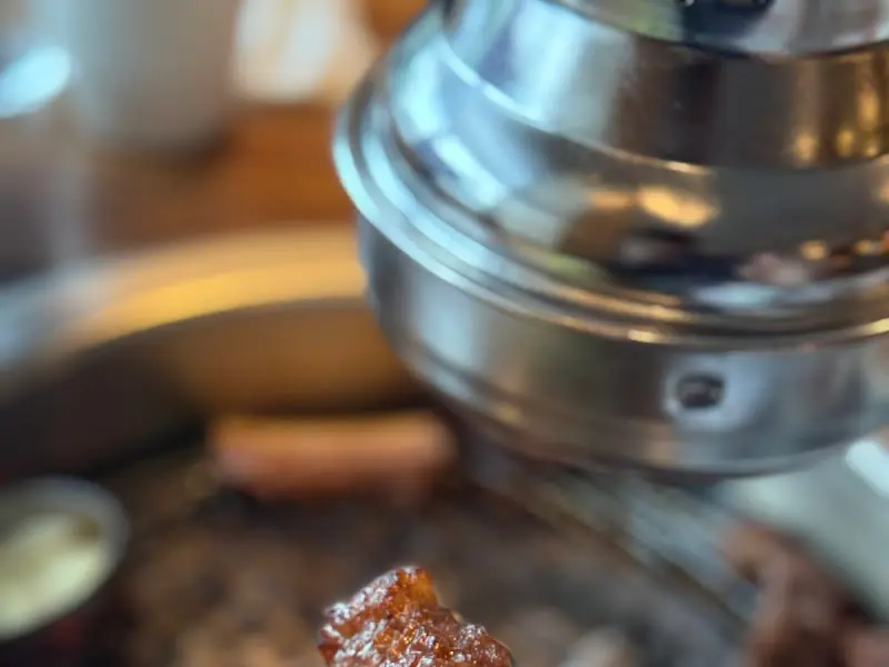 숯불 위에서 익어가는 양념갈비