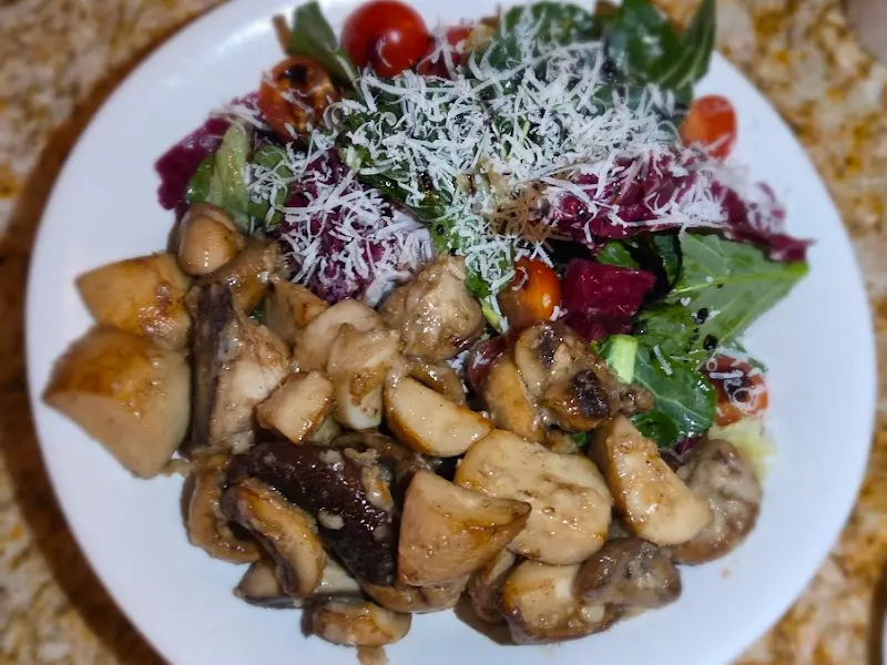 채소와 버섯 샐러드