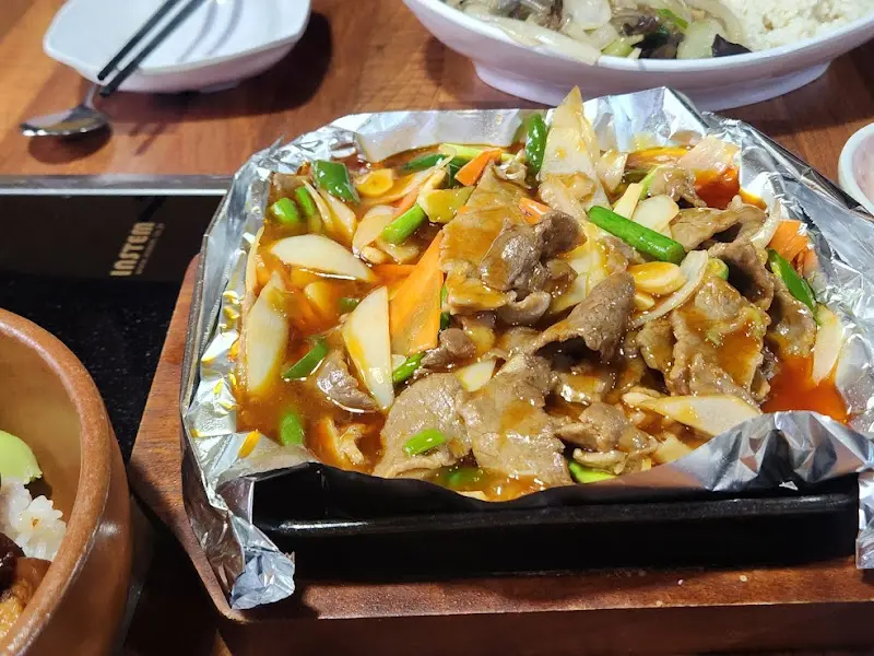 소고기 볶음과 짜장면