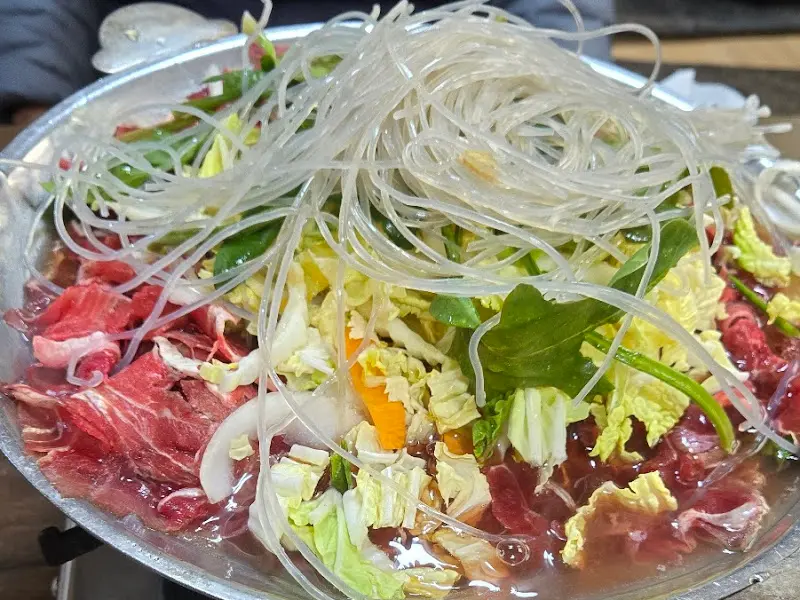 당면이 듬뿍 올려진 불고기