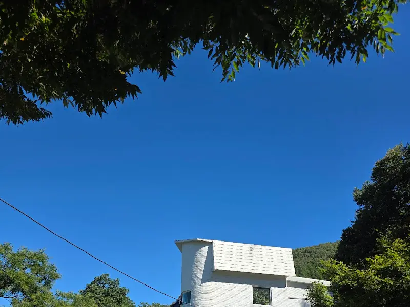 기배기카페 2층에서 올려다본 하늘