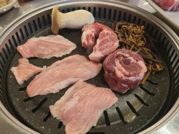 부산 서면에서 만나는 인생 돼지, 고반식당! 여기 모르면 진짜 맛집 탐험 실패다