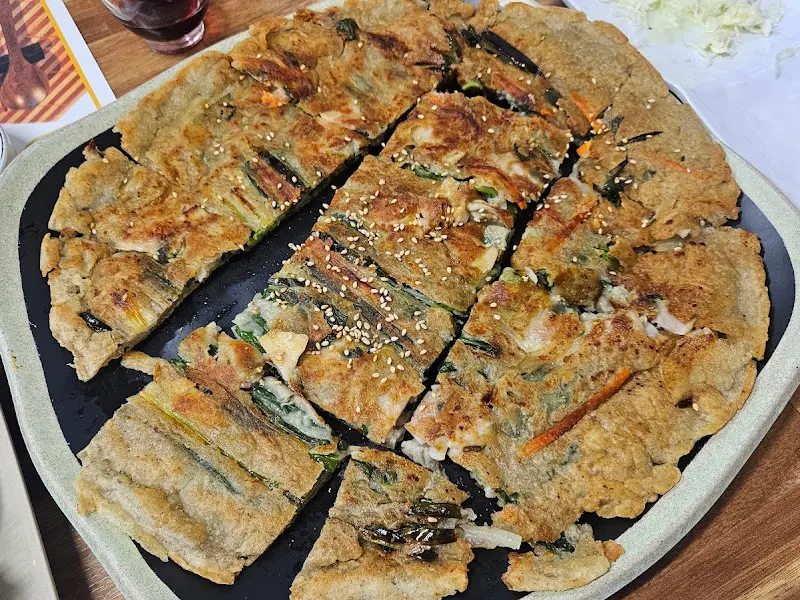 노릇노릇하게 구워진 백합파전