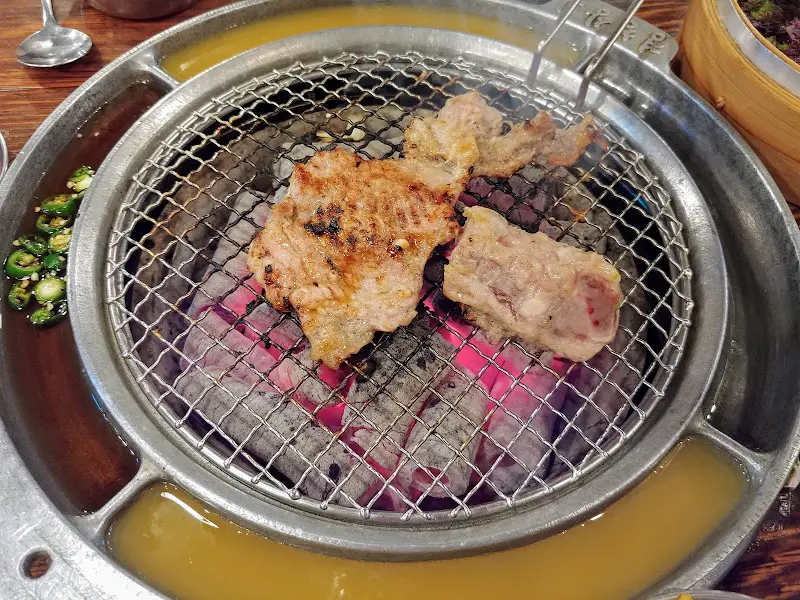 숯불에 구워먹는 갈비