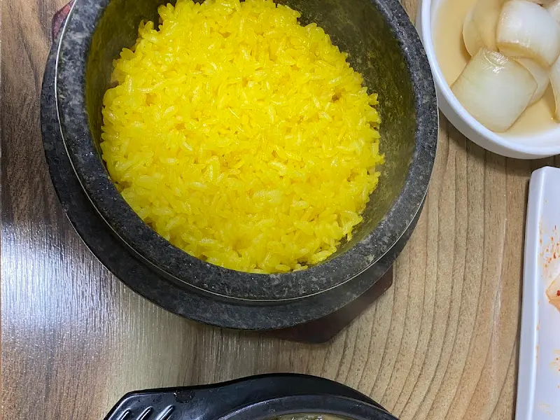 윤기가 흐르는 솥밥