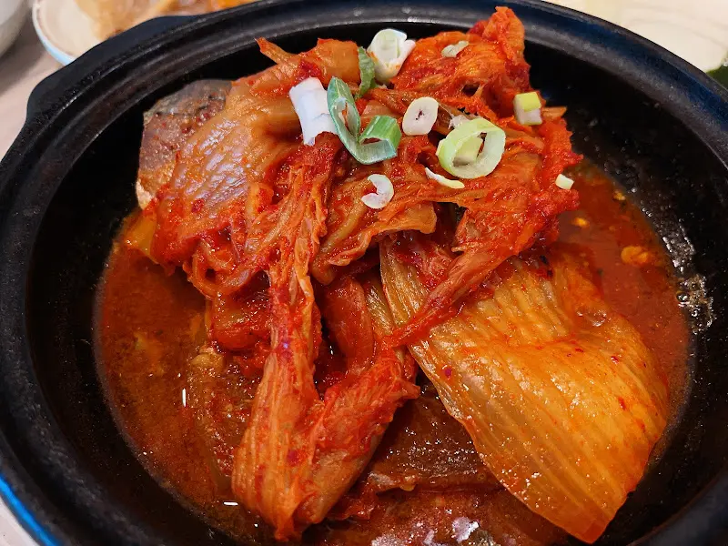 침샘 자극하는 고등어 묵은지 조림