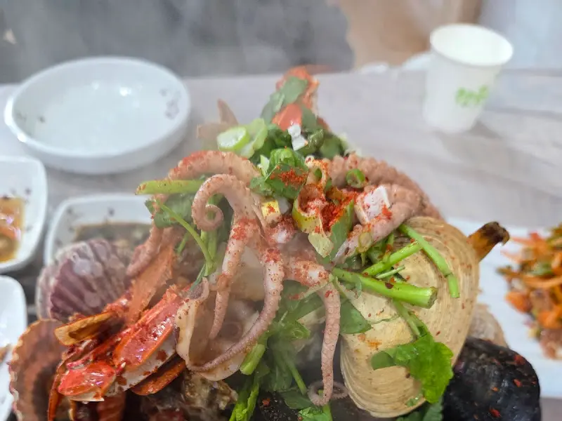 푸짐한 해물뚝배기