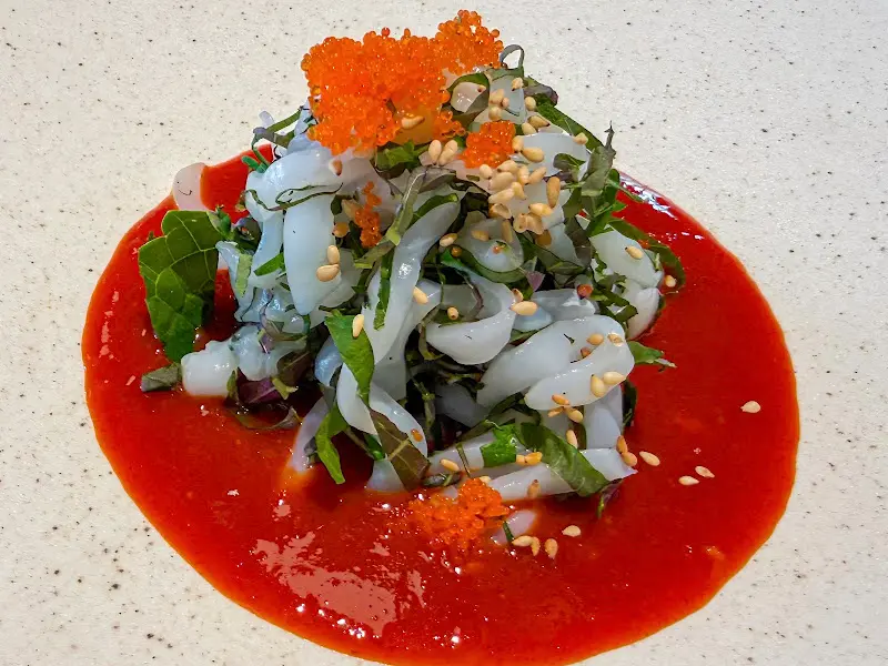 매콤한 양념에 버무려진 멍게