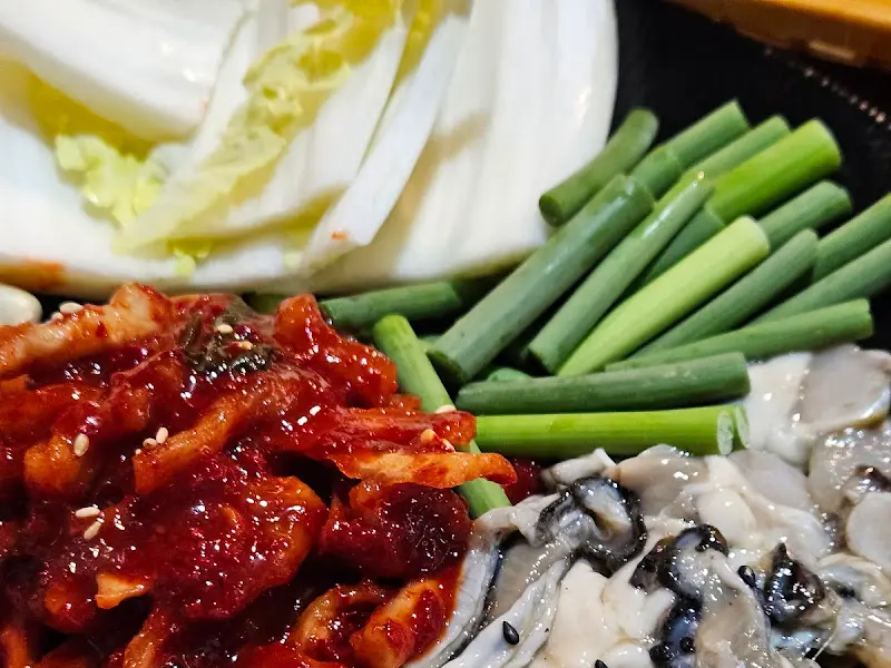 굴, 김치, 수육 삼합