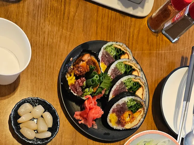 료미에서 맛본 푸짐한 한 상 차림