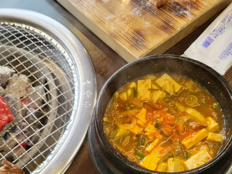 보글보글 끓는 된장찌개