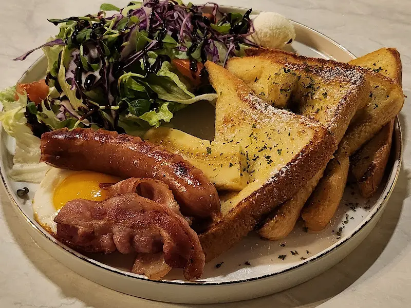 푸짐한 브런치 한 상