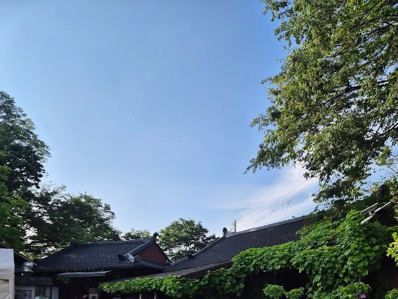 울산 가랑잎새의 고즈넉한 한옥 건물