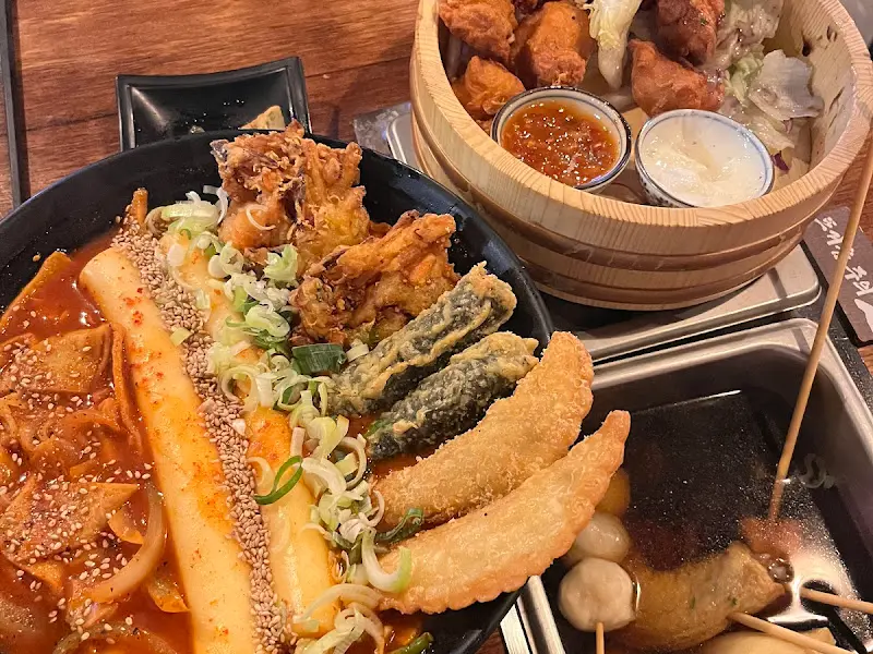 푸짐한 어묵 특선 세트와 떡볶이