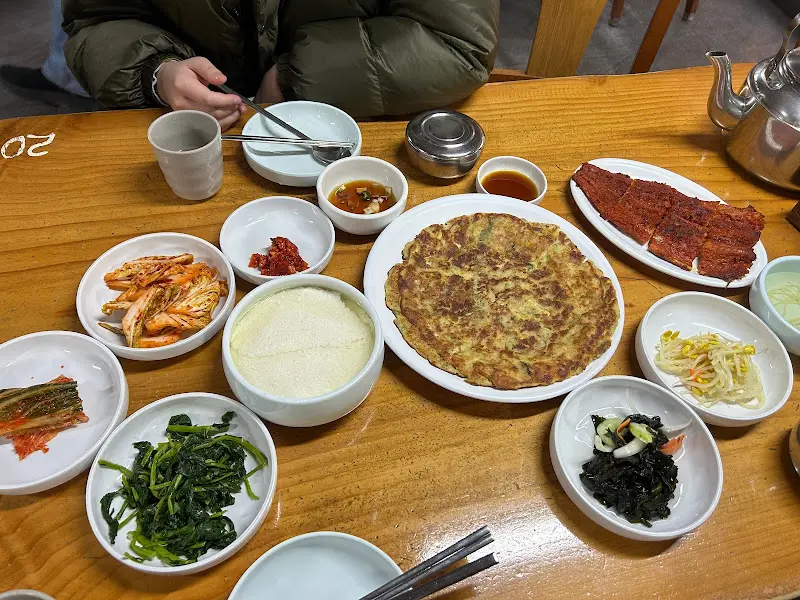 순두부 백반, 녹두전 한 상 차림