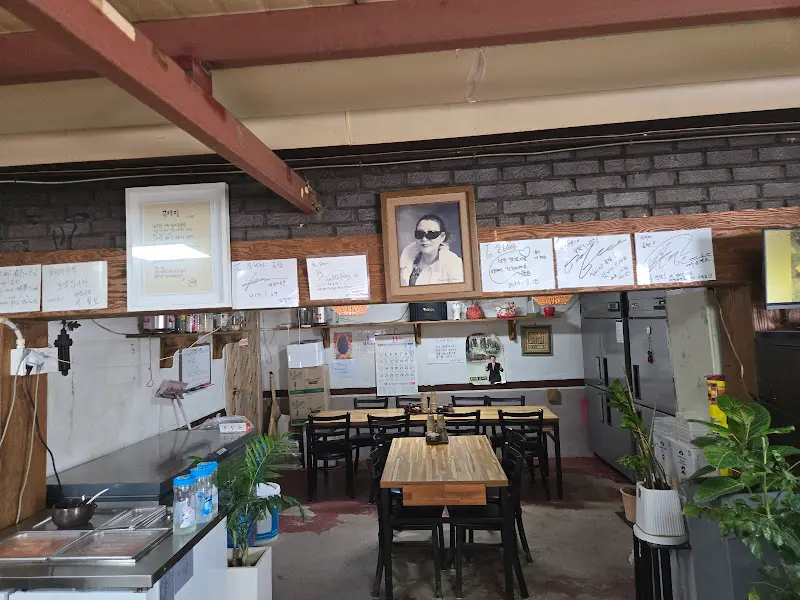 식당 내부 전경