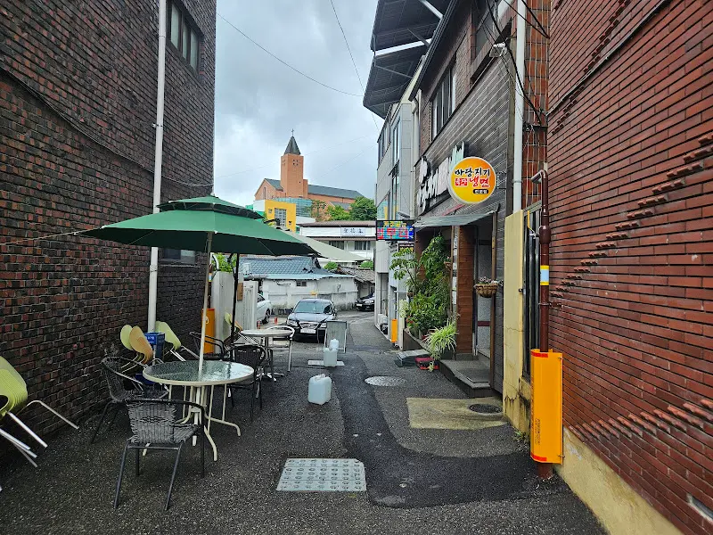 육자냉면 골목길