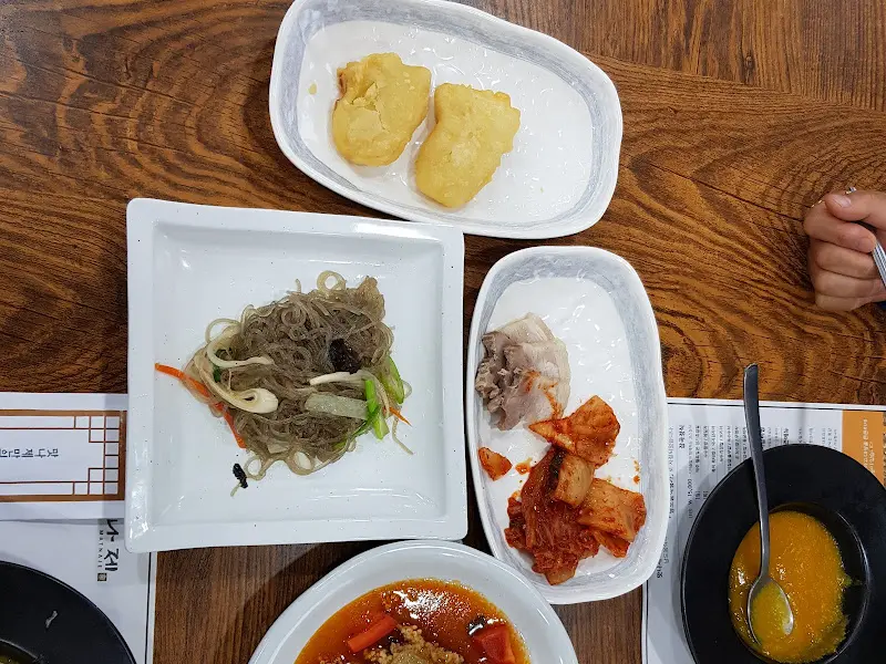 다채로운 반찬들