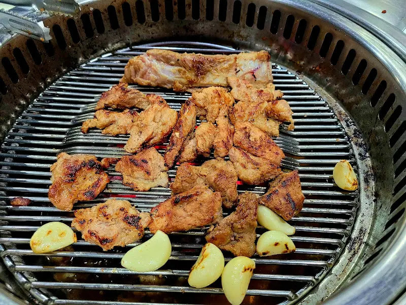 불판 위의 갈비