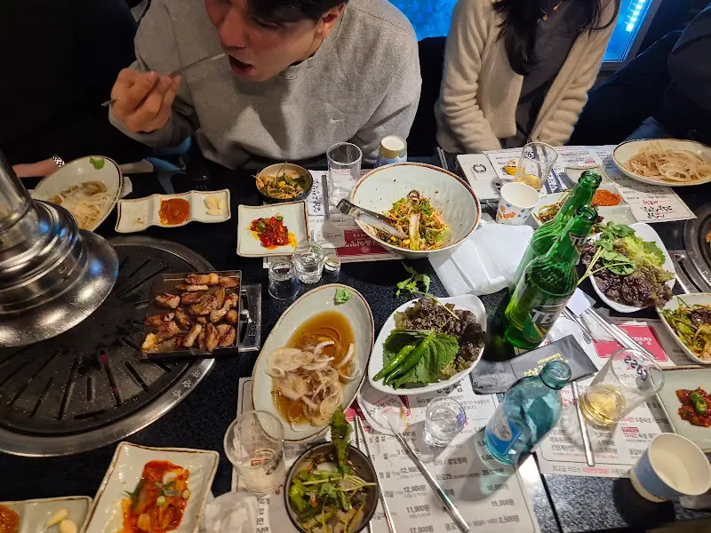 푸짐하게 차려진 한 상