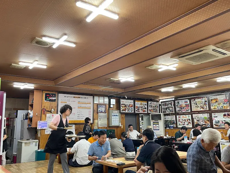 분주한 식당 내부