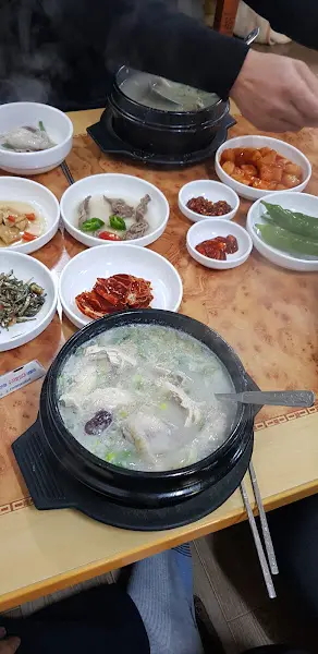 다래식당 푸짐한 한 상 차림