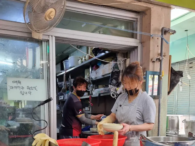 김해손칼국수 요리 모습