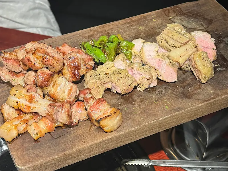 훈연된 고기 모듬