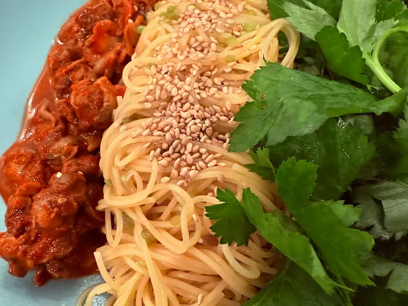 매콤한 꼬막 비빔면