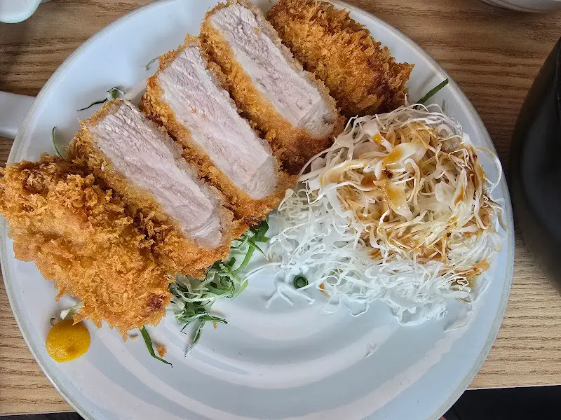 돈카츠와 양배추 샐러드